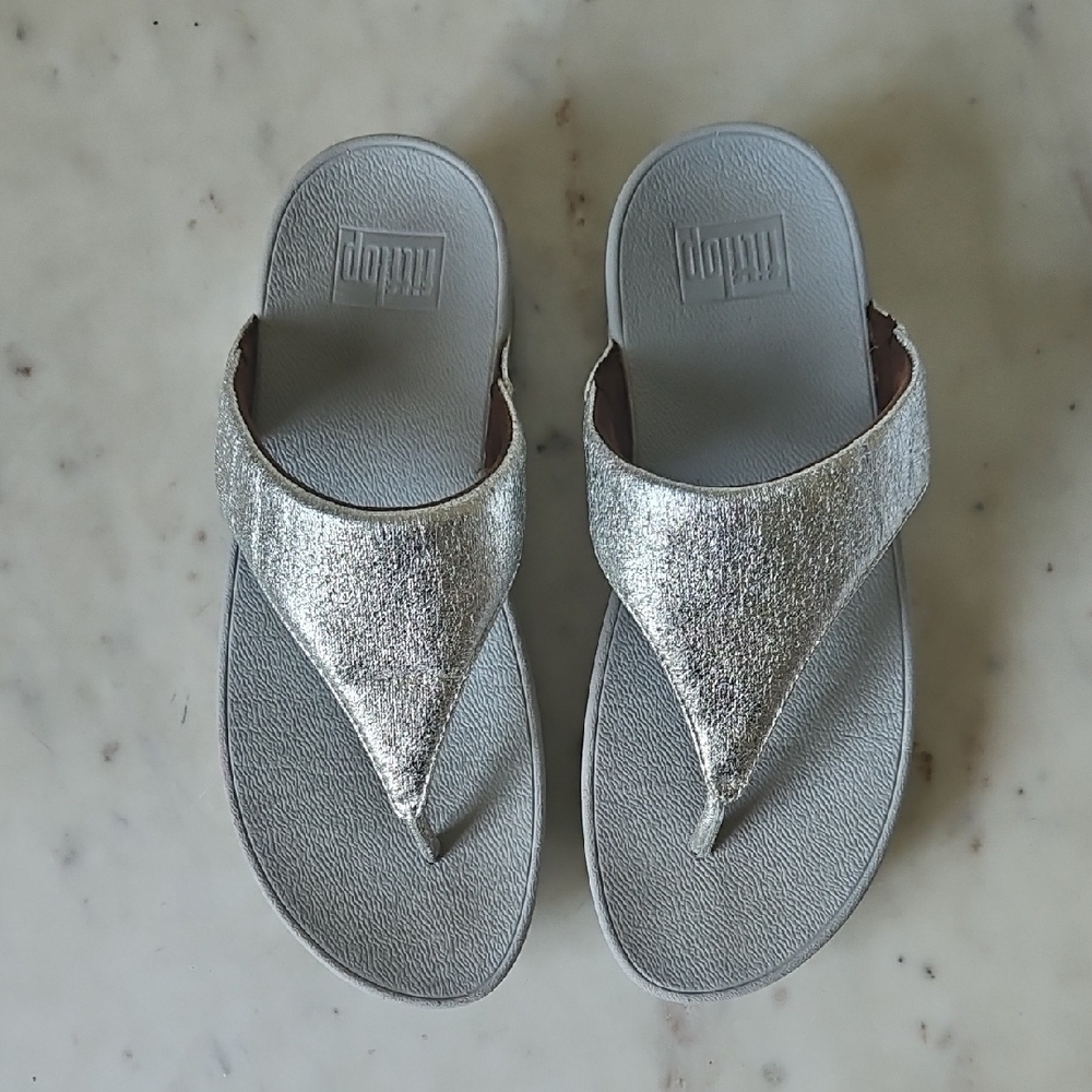 FITFLOP: Shiny Silver Leather Sandals